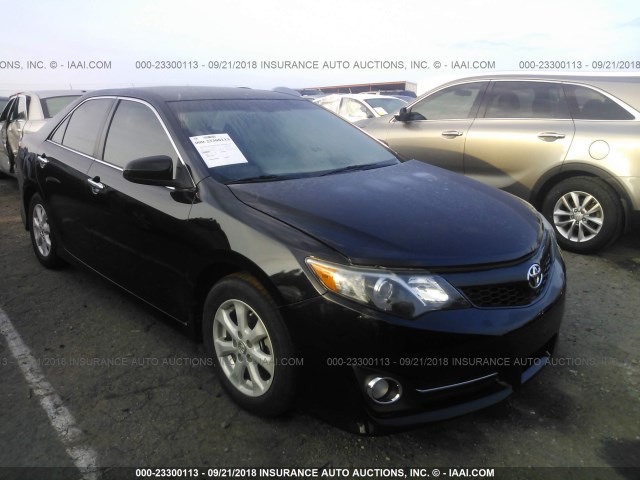 4T1BF1FK2CU155986 - 2012 TOYOTA CAMRY SE/LE/XLE შავი ფოტო 1