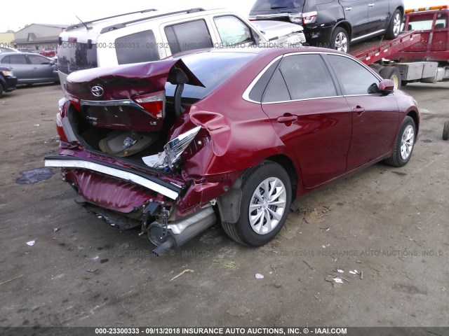 4T1BF1FK8HU633223 - 2017 TOYOTA CAMRY LE/XLE/SE/XSE 勃艮第红 照片 4