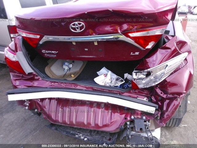 4T1BF1FK8HU633223 - 2017 TOYOTA CAMRY LE/XLE/SE/XSE 勃艮第红 照片 6