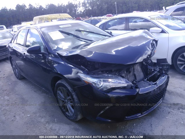 4T1BF1FK7HU737024 - 2017 TOYOTA CAMRY LE/XLE/SE/XSE 黑色 照片 1