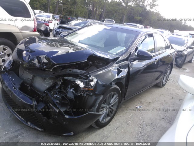 4T1BF1FK7HU737024 - 2017 TOYOTA CAMRY LE/XLE/SE/XSE 黑色 照片 2