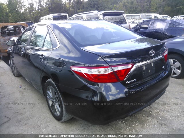 4T1BF1FK7HU737024 - 2017 TOYOTA CAMRY LE/XLE/SE/XSE 黑色 照片 3