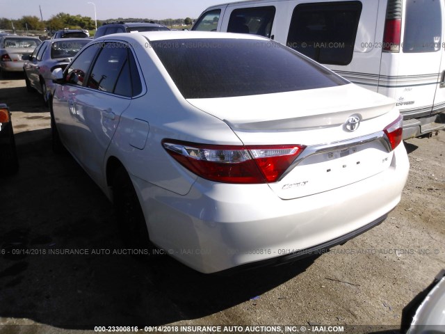 4T1BF1FK0GU240461 - 2016 TOYOTA CAMRY LE/XLE/SE/XSE 白色 照片 3