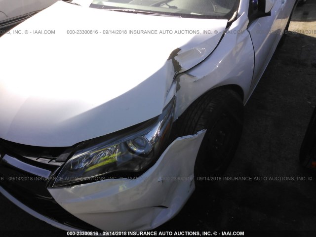 4T1BF1FK0GU240461 - 2016 TOYOTA CAMRY LE/XLE/SE/XSE 白色 照片 6