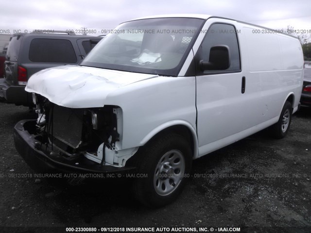 1GCSGAFX9E1174195 - 2014 CHEVROLET EXPRESS G1500  WHITE photo 2