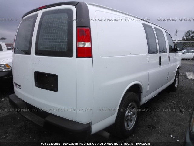 1GCSGAFX9E1174195 - 2014 CHEVROLET EXPRESS G1500  WHITE photo 4