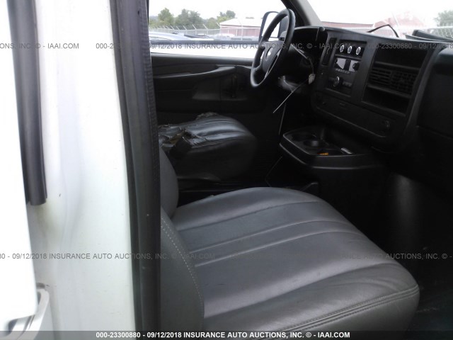 1GCSGAFX9E1174195 - 2014 CHEVROLET EXPRESS G1500  WHITE photo 5