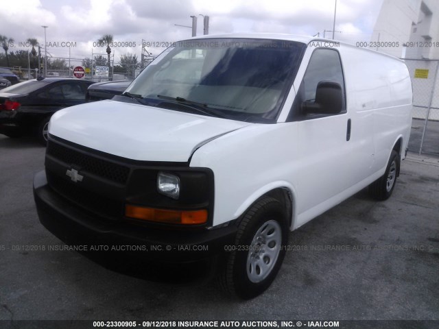 1GCSGAFX1E1138338 - 2014 CHEVROLET EXPRESS G1500  WHITE photo 2