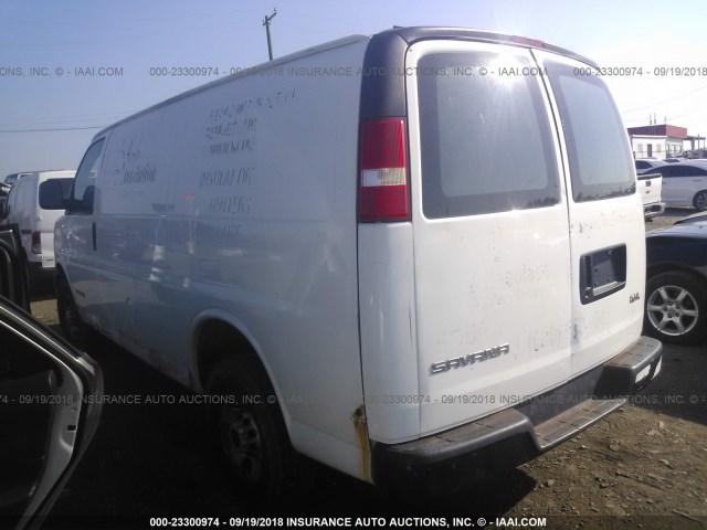 1GTGG25VX61246843 - 2006 GMC SAVANA G2500 WHITE photo 3