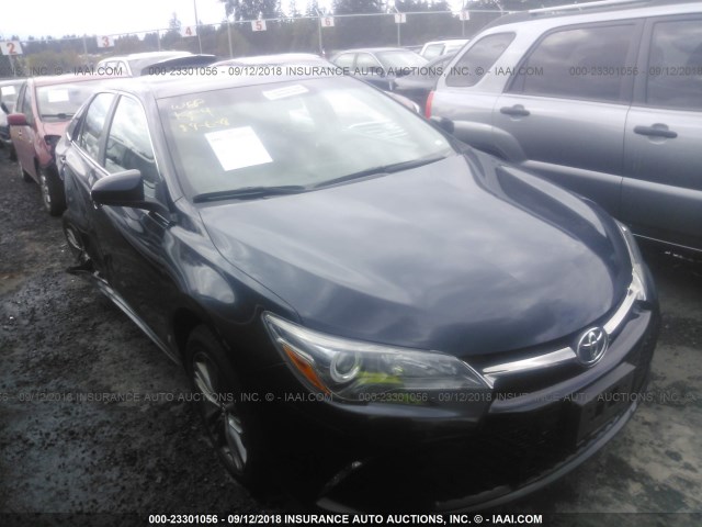 4T1BF1FKXGU221156 - 2016 TOYOTA CAMRY LE/XLE/SE/XSE 海军蓝 照片 1