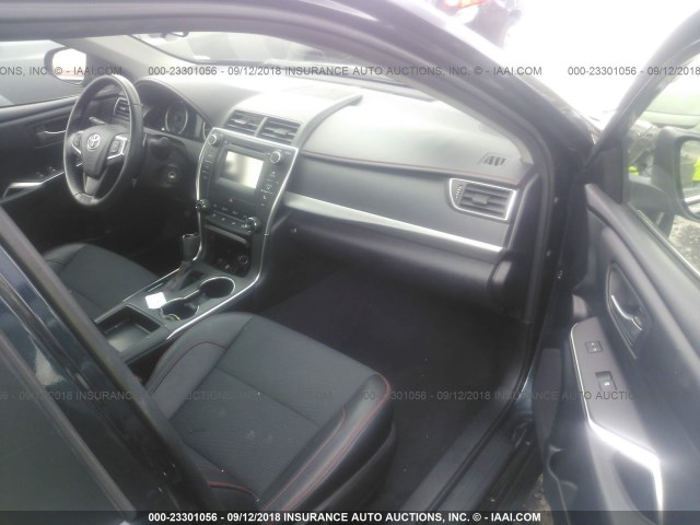 4T1BF1FKXGU221156 - 2016 TOYOTA CAMRY LE/XLE/SE/XSE 海军蓝 照片 5