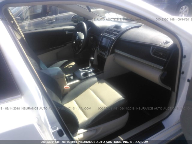 4T1BF1FK1CU516558 - 2012 TOYOTA CAMRY SE/LE/XLE 白色 照片 5