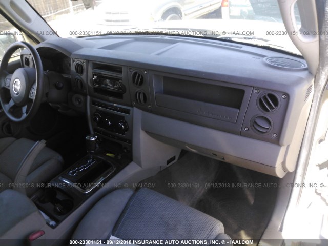 1J8HG48K26C228464 - 2006 JEEP COMMANDER GOLD photo 5