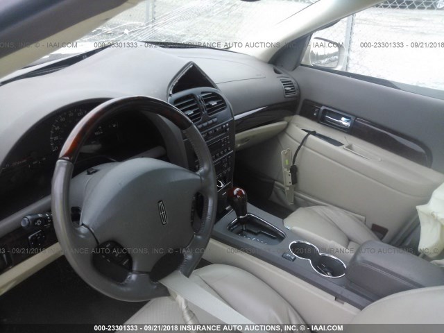 1LNHM87A32Y703886 - 2002 LINCOLN LS 米色 照片 5