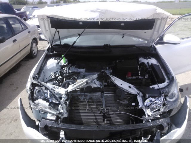 4T1BF1FK6HU325726 - 2017 TOYOTA CAMRY LE/XLE/SE/XSE 白色 照片 10