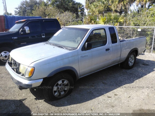 1N6DD26S9YC345433 - 2000 NISSAN FRONTIER KING CAB XE SILVER photo 2