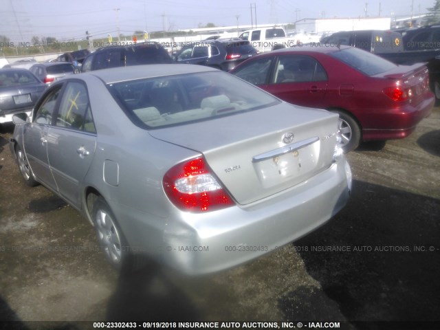 4T1BE32K23U141929 - 2003 TOYOTA CAMRY LE/XLE/SE GRAY photo 3