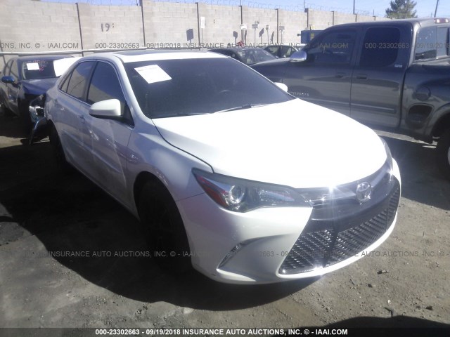 4T1BF1FK8FU045688 - 2015 TOYOTA CAMRY LE/XLE/SE/XSE WHITE photo 1