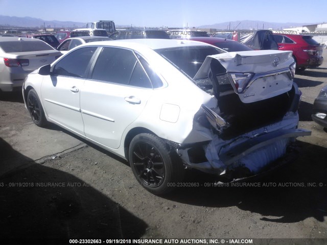 4T1BF1FK8FU045688 - 2015 TOYOTA CAMRY LE/XLE/SE/XSE 白色 照片 3