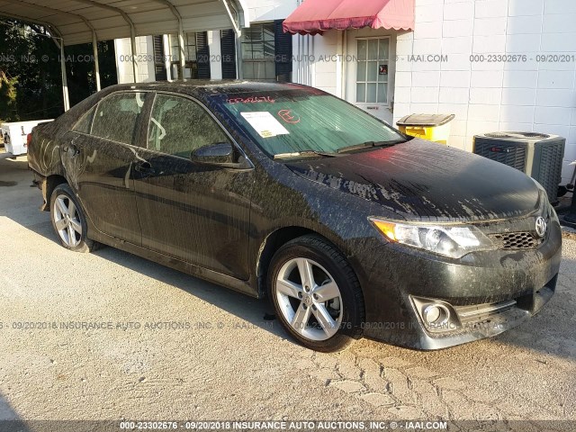 4T1BF1FK7DU660665 - 2013 TOYOTA CAMRY L/SE/LE/XLE Qara foto 1