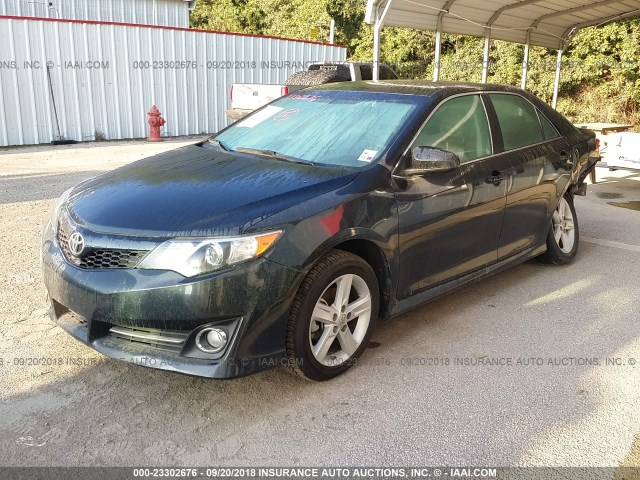 4T1BF1FK7DU660665 - 2013 TOYOTA CAMRY L/SE/LE/XLE Qara foto 2