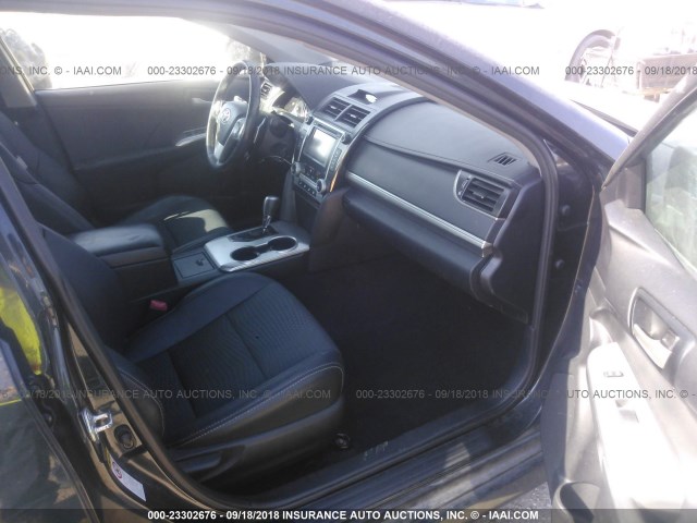 4T1BF1FK7DU660665 - 2013 TOYOTA CAMRY L/SE/LE/XLE Qara foto 5