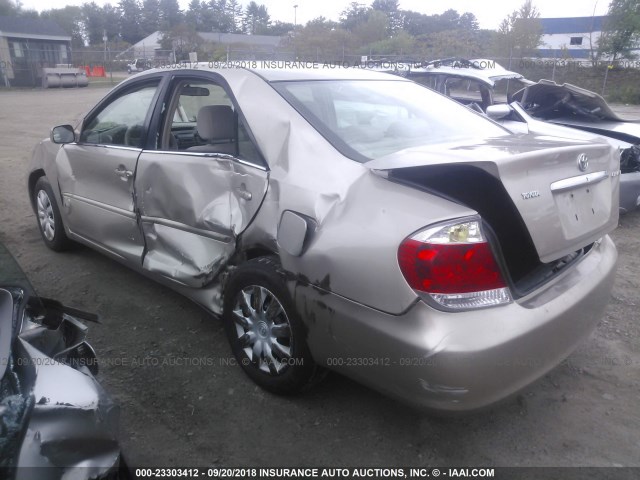 4T1BE30K65U520583 - 2005 TOYOTA CAMRY LE/XLE/SE GOLD photo 3