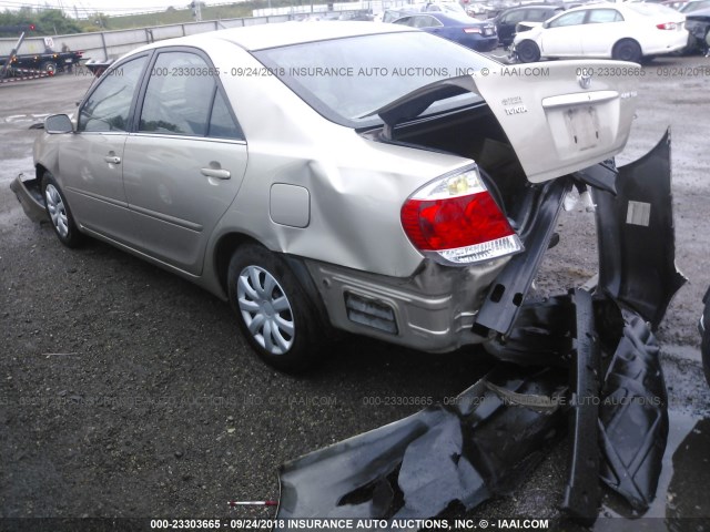4T1BE32K55U091059 - 2005 TOYOTA CAMRY LE/XLE/SE GOLD photo 3