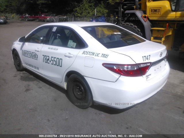 4T4BF1FK5FR459968 - 2015 TOYOTA CAMRY LE/XLE/SE/XSE 白色 照片 3