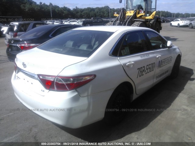 4T4BF1FK5FR459968 - 2015 TOYOTA CAMRY LE/XLE/SE/XSE WHITE photo 4