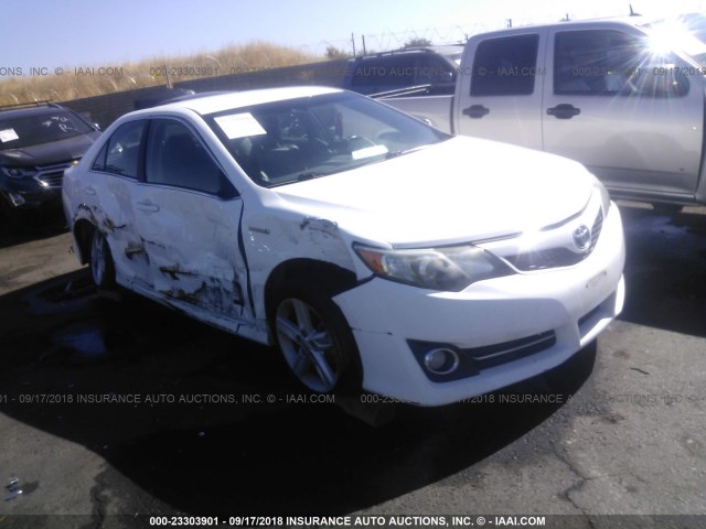 4T1BD1FK4EU121704 - 2014 TOYOTA CAMRY HYBRID/LE/XLE 白色 照片 1
