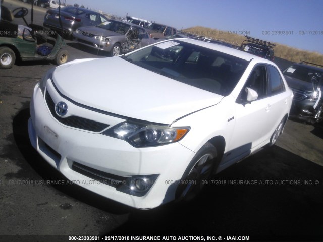 4T1BD1FK4EU121704 - 2014 TOYOTA CAMRY HYBRID/LE/XLE 白色 照片 2