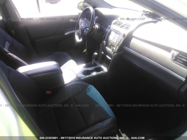 4T1BD1FK4EU121704 - 2014 TOYOTA CAMRY HYBRID/LE/XLE 白色 照片 5