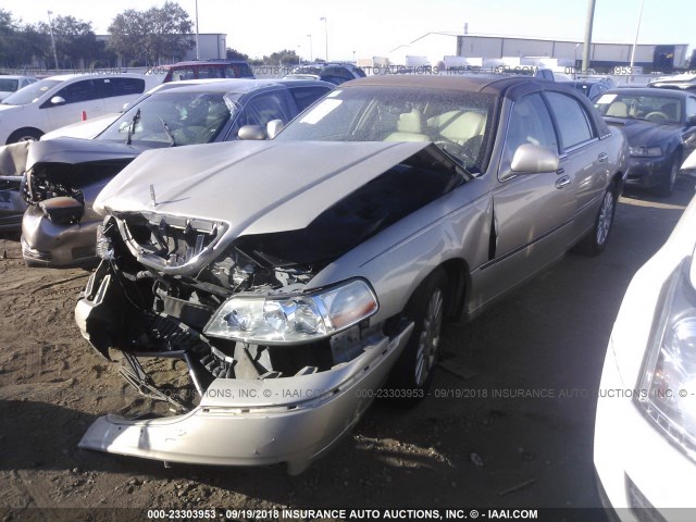 1LNHM81W14Y686769 - 2004 LINCOLN TOWN CAR EXECUTIVE/SIGNATURE ოქროსფერი ფოტო 2