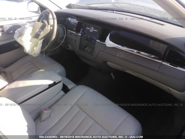1LNHM81W14Y686769 - 2004 LINCOLN TOWN CAR EXECUTIVE/SIGNATURE ოქროსფერი ფოტო 5