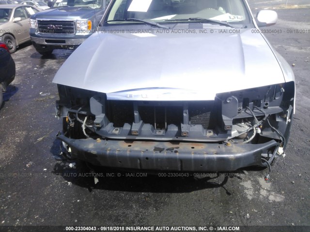 5GADT13S052160873 - 2005 BUICK RAINIER CXL SILVER photo 6