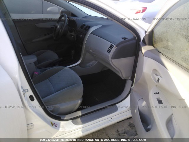 JTDBL40E499029769 - 2009 TOYOTA COROLLA LE/XLE WHITE photo 5