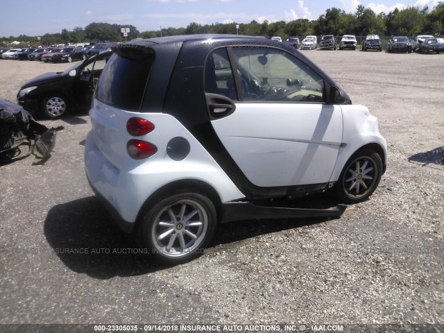 WMEEJ31XX9K278794 - 2009 SMART FORTWO PURE/PASSION WHITE photo 4
