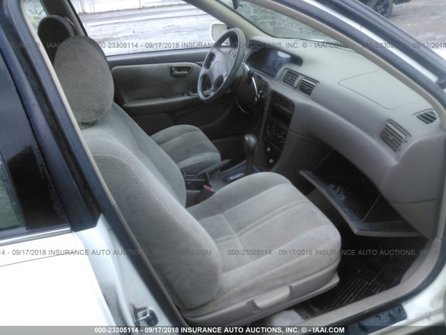 4T1BG22K0VU045448 - 1997 TOYOTA CAMRY CE/LE/XLE 白色 照片 5