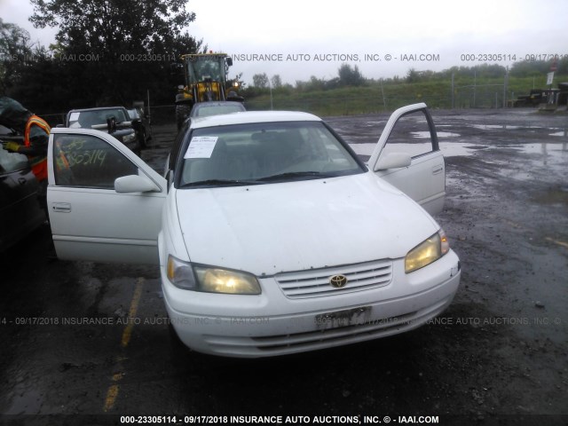 4T1BG22K0VU045448 - 1997 TOYOTA CAMRY CE/LE/XLE 白色 照片 6