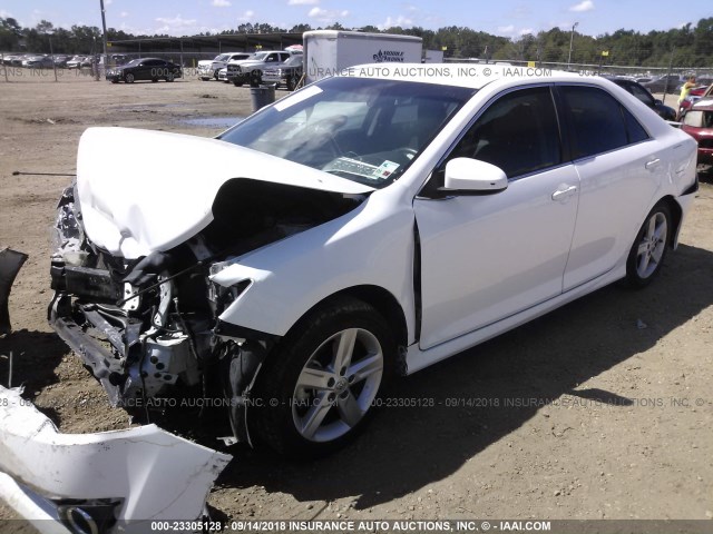 4T1BF1FK7CU203000 - 2012 TOYOTA CAMRY SE/LE/XLE WHITE photo 2