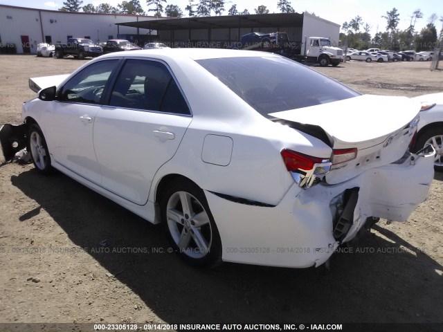 4T1BF1FK7CU203000 - 2012 TOYOTA CAMRY SE/LE/XLE WHITE photo 3