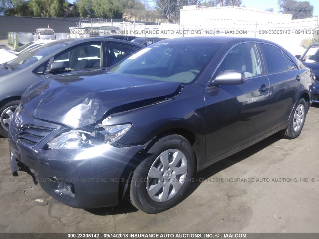 4T4BF3EKXBR212310 - 2011 TOYOTA CAMRY SE/LE/XLE 灰色 照片 2