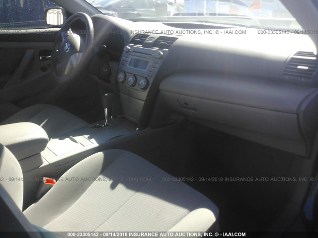 4T4BF3EKXBR212310 - 2011 TOYOTA CAMRY SE/LE/XLE 灰色 照片 5