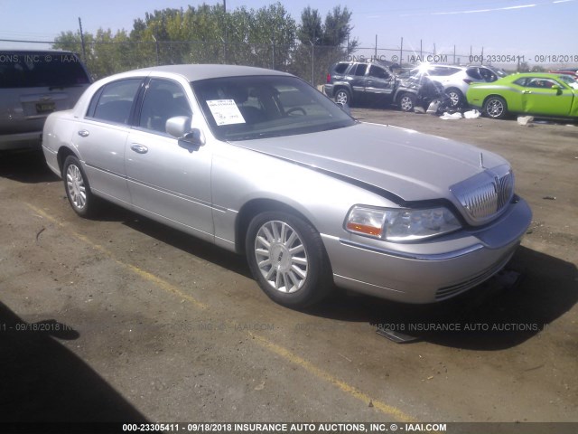 1LNHM82W73Y611071 - 2003 LINCOLN TOWN CAR SIGNATURE SILVER photo 1