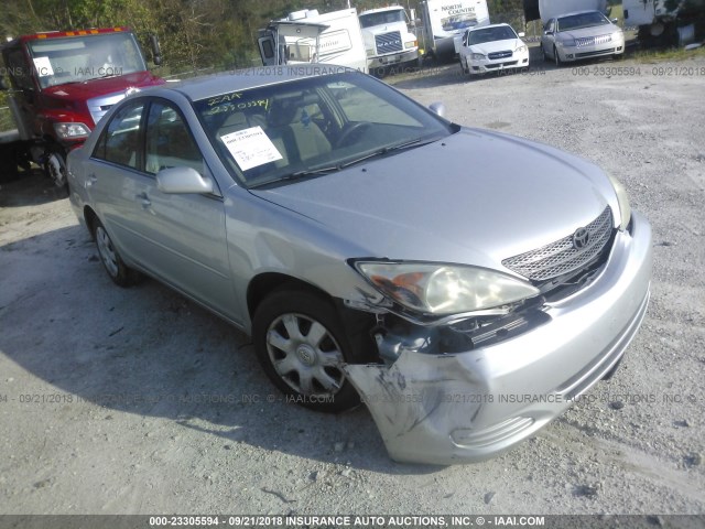4T1BE32K22U046415 - 2002 TOYOTA CAMRY LE/XLE/SE 银色 照片 1
