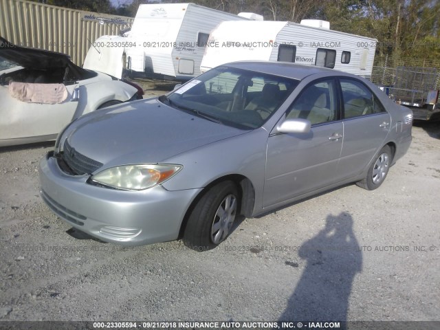 4T1BE32K22U046415 - 2002 TOYOTA CAMRY LE/XLE/SE 银色 照片 2