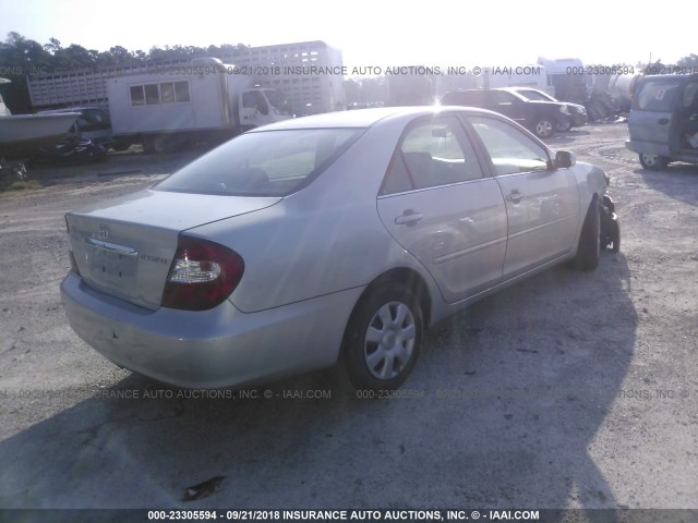 4T1BE32K22U046415 - 2002 TOYOTA CAMRY LE/XLE/SE 银色 照片 4