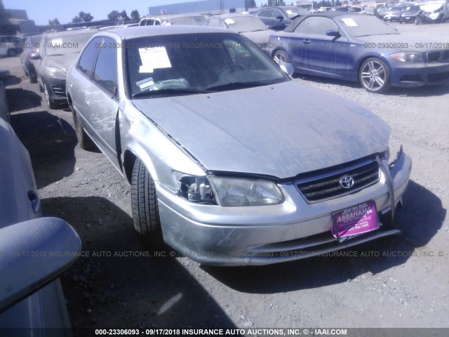 JT2BG22KXY0456266 - 2000 TOYOTA CAMRY CE/LE/XLE 银色 照片 1