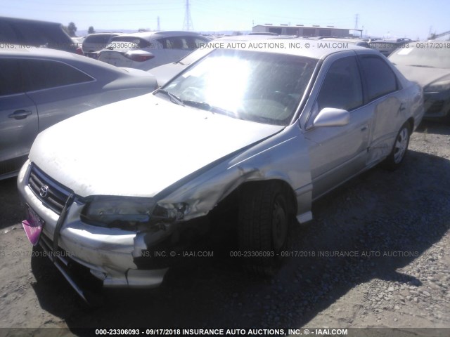 JT2BG22KXY0456266 - 2000 TOYOTA CAMRY CE/LE/XLE 银色 照片 2